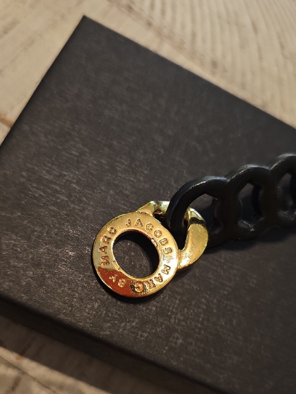 Marc by Marc Jacobs "Katie" Laser-Cut Chain Turnlock Bracelet - Picture 5 of 5